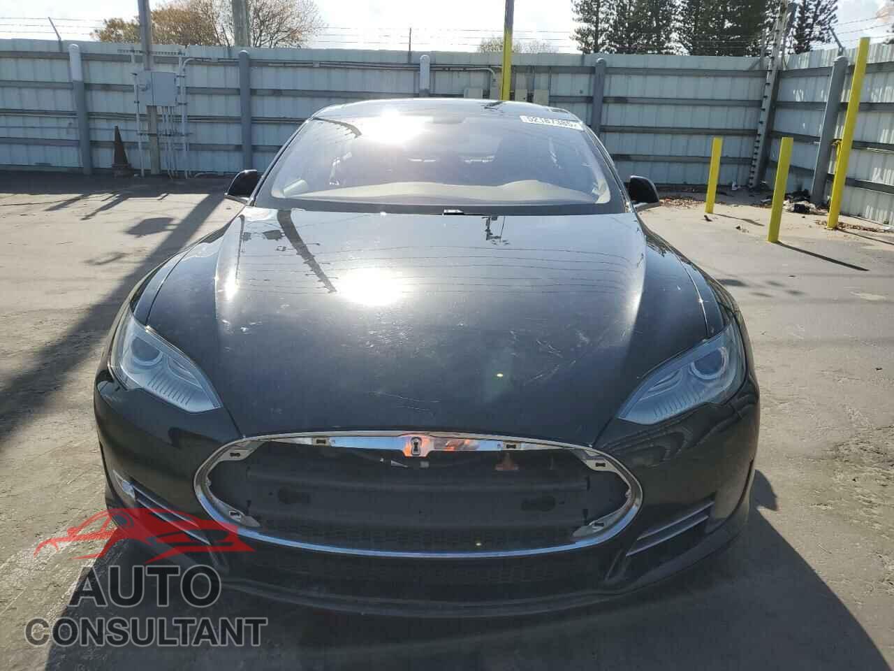 TESLA MODEL S 2013 - 5YJSA1CP2DFP06592