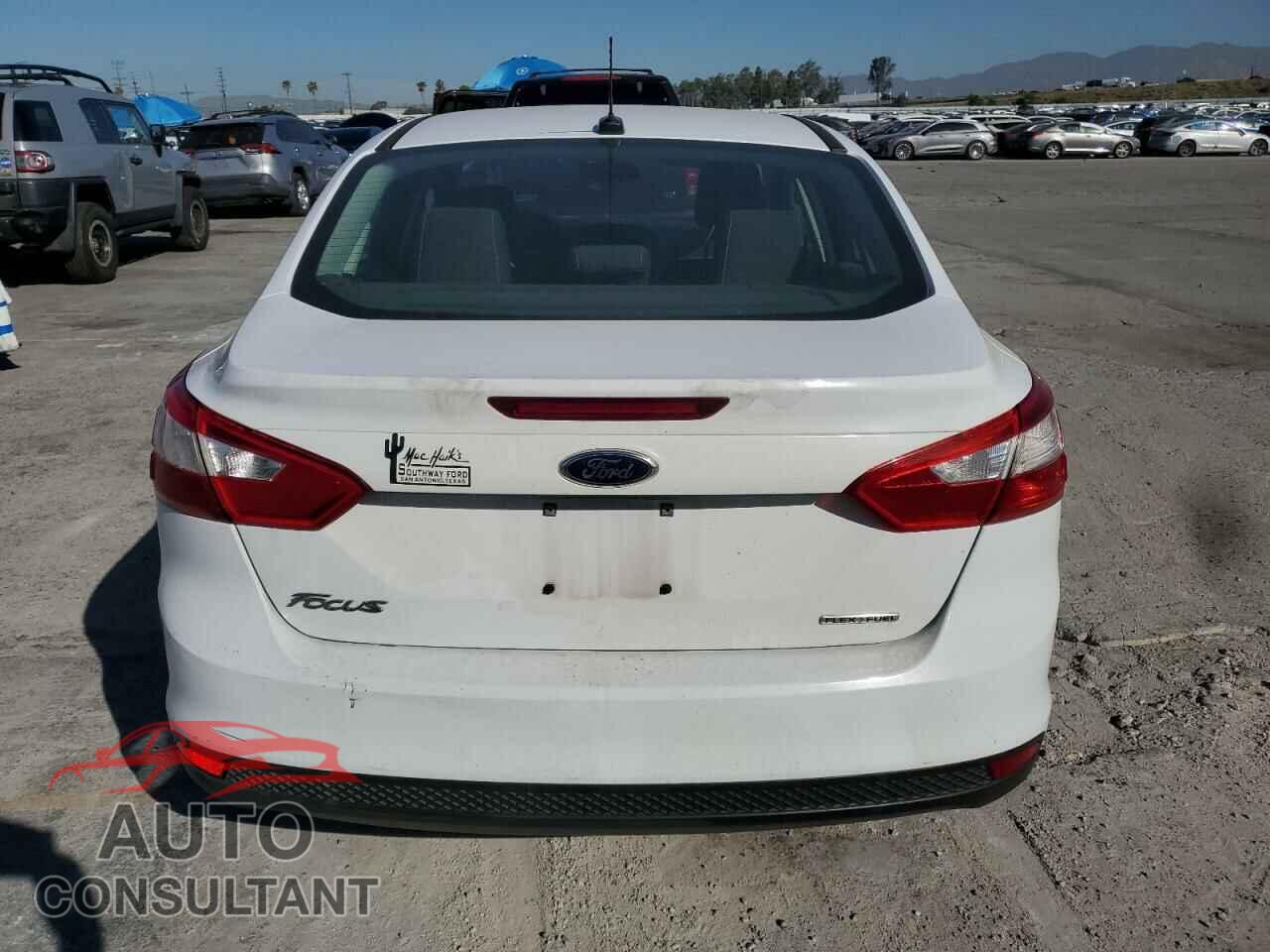 FORD FOCUS 2014 - 1FADP3E29EL225831