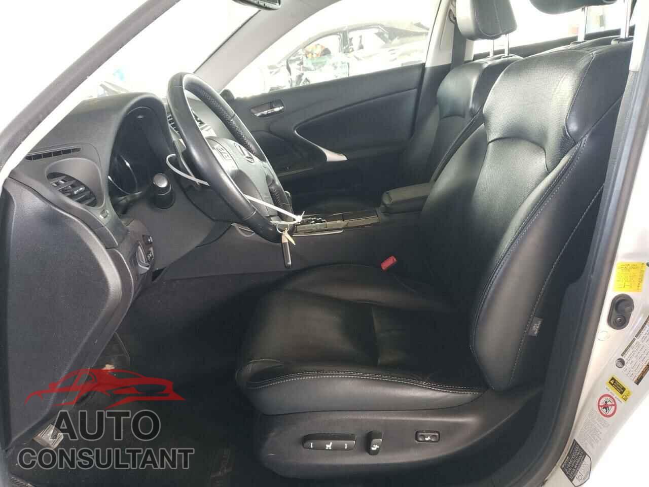 LEXUS IS 2011 - JTHBF5C23B5152876