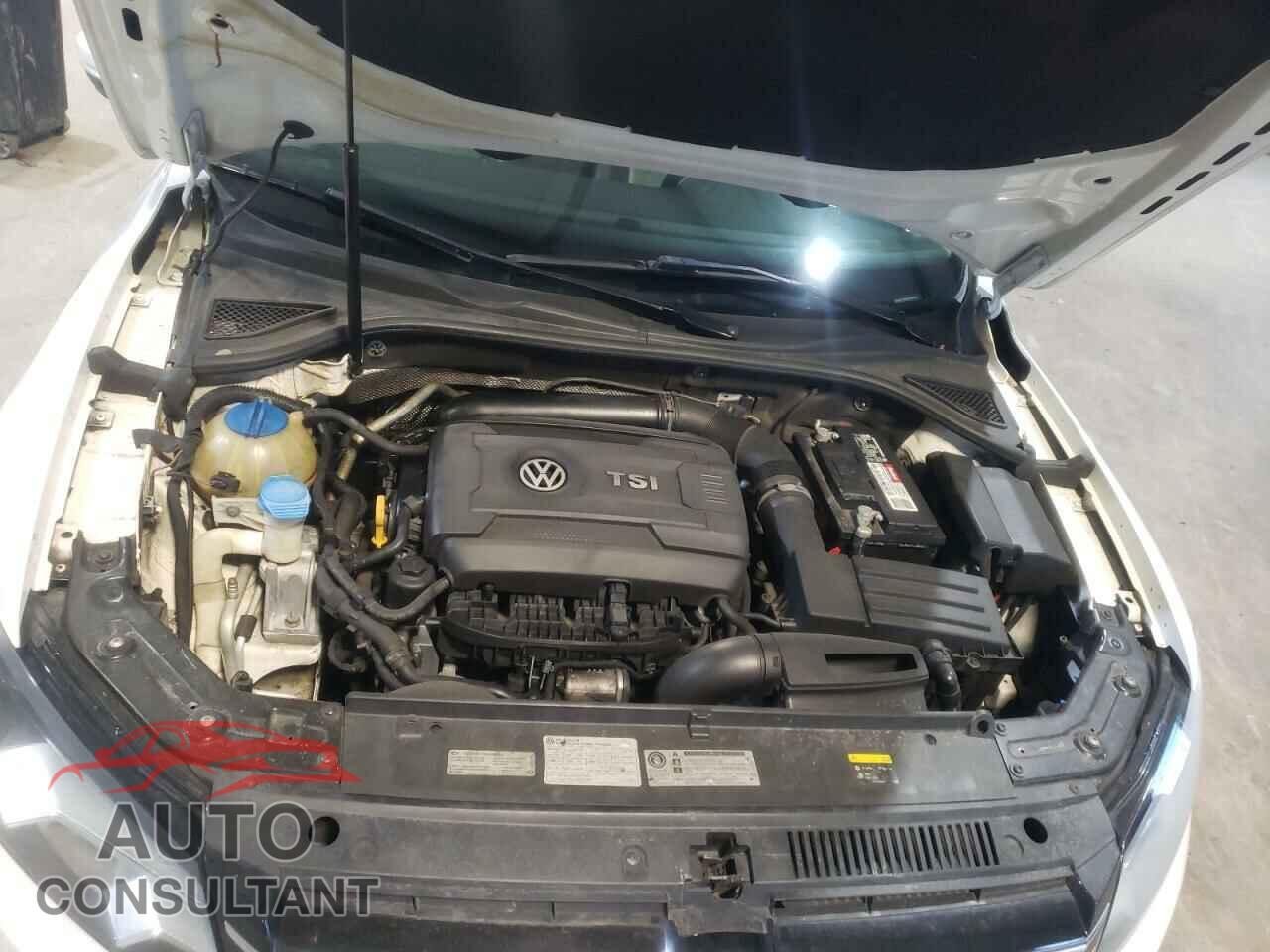 VOLKSWAGEN PASSAT 2015 - 1VWAT7A33FC082226