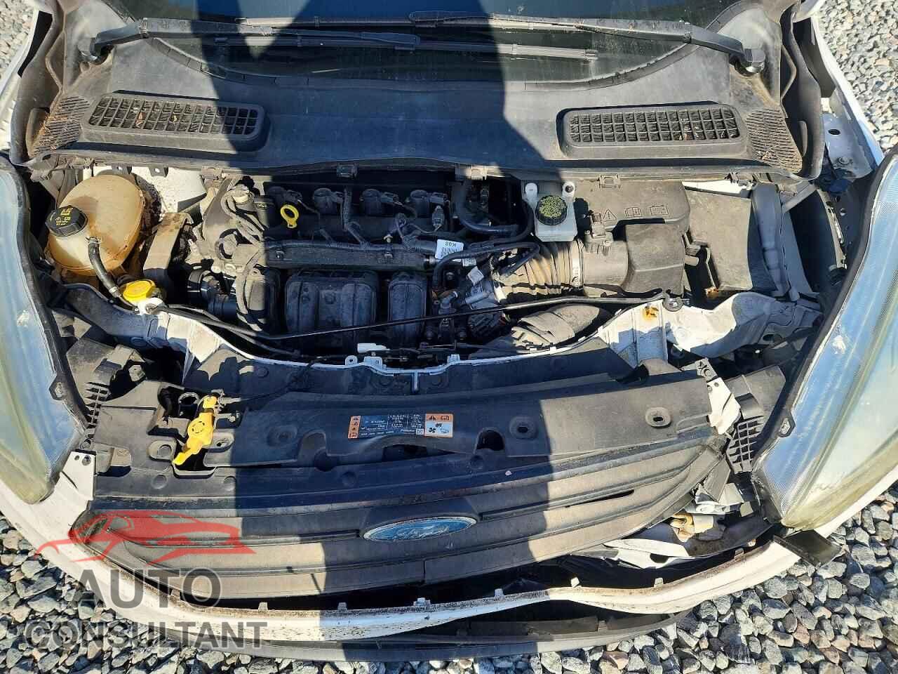FORD ESCAPE 2017 - 1FMCU0F76HUB05180