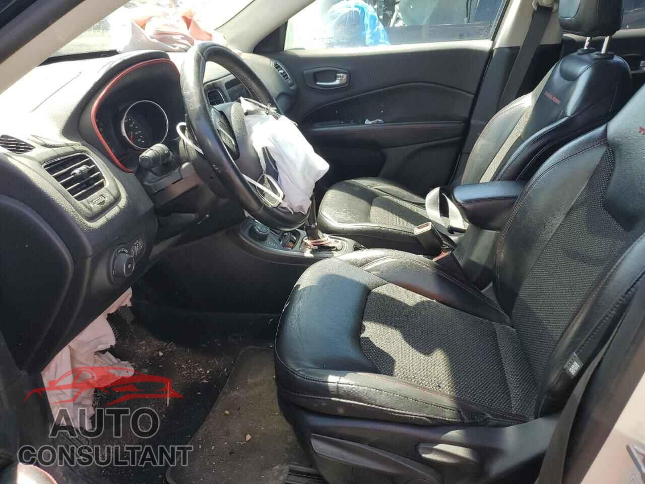 JEEP COMPASS 2019 - 3C4NJDDB2KT649911