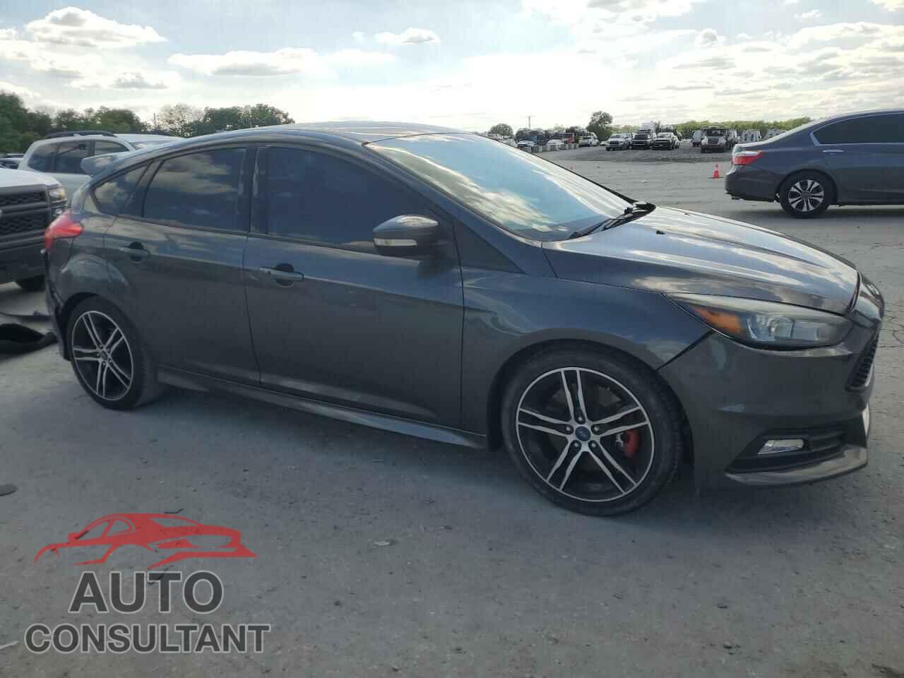 FORD FOCUS 2017 - 1FADP3L95HL256370