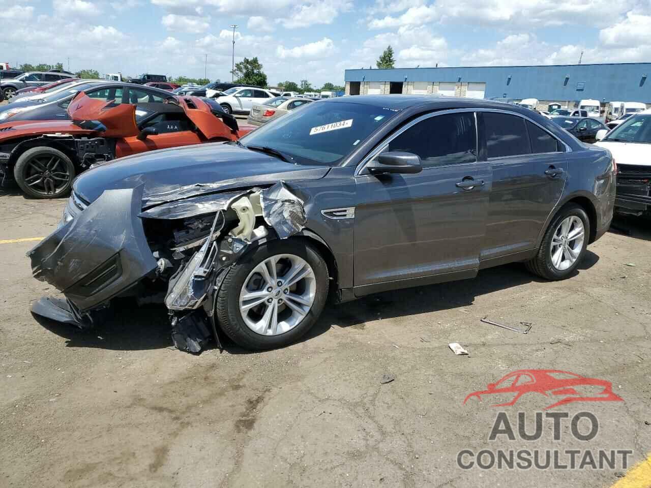 FORD TAURUS 2018 - 1FAHP2E86JG135619