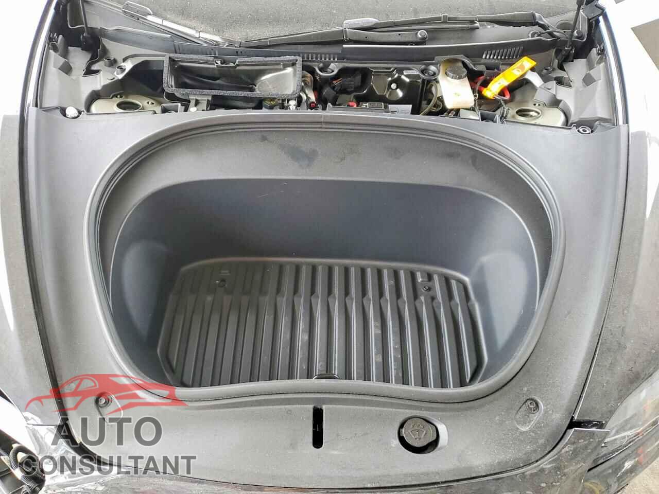 TESLA MODEL 3 2025 - 5YJ3E1EA2SF072425