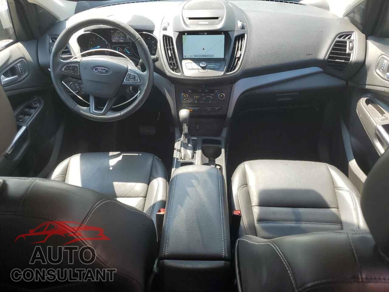 FORD ESCAPE 2017 - 1FMCU9GD1HUD38019
