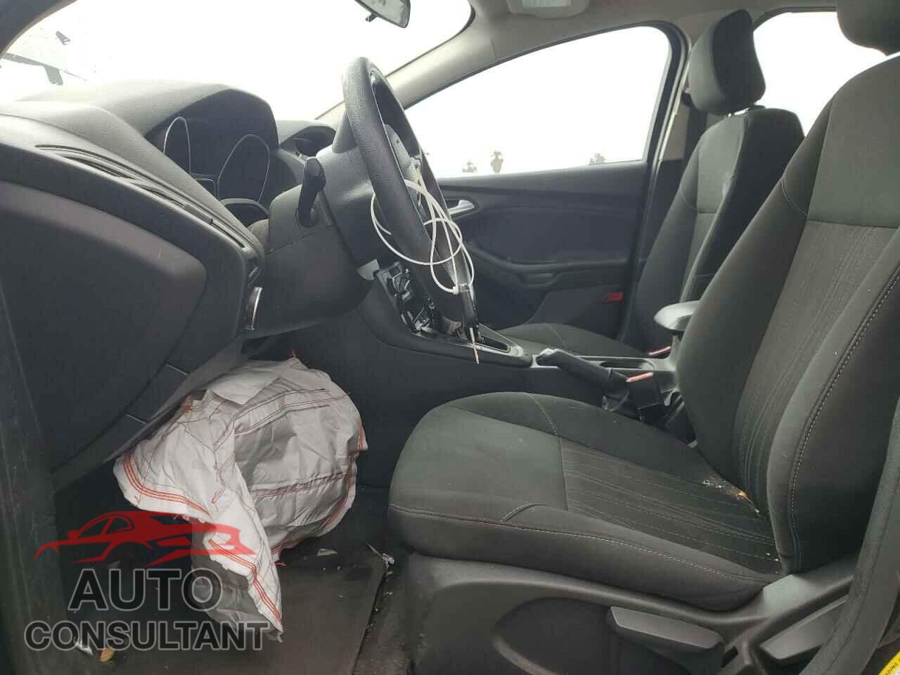 FORD FOCUS 2018 - 1FADP3FE8JL300246