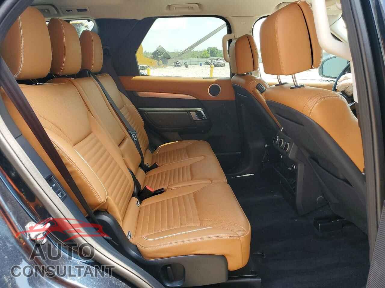 LAND ROVER DISCOVERY 2017 - SALRTBBV8HA022538