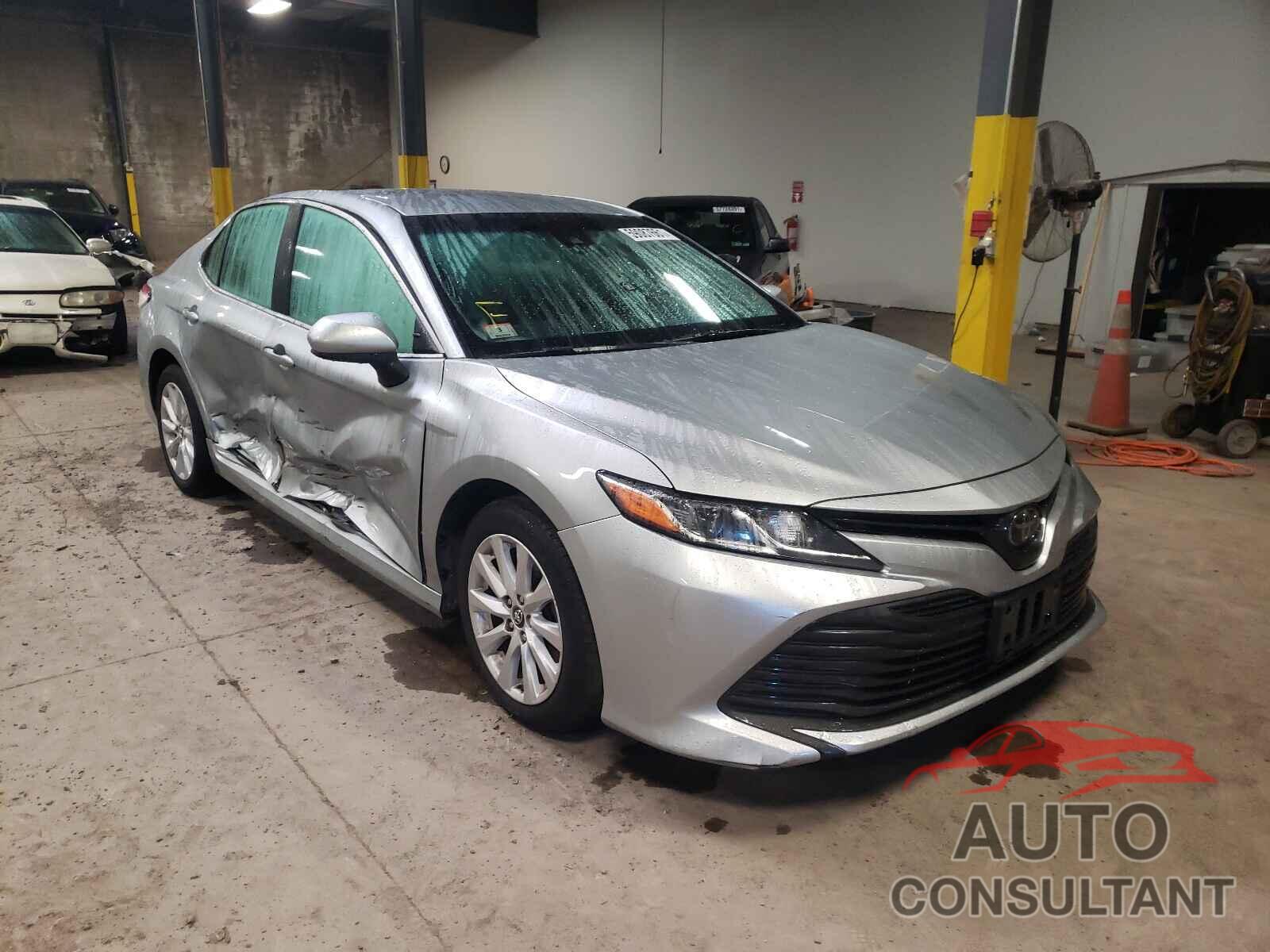 TOYOTA CAMRY 2018 - 4T1B11HK7JU115072