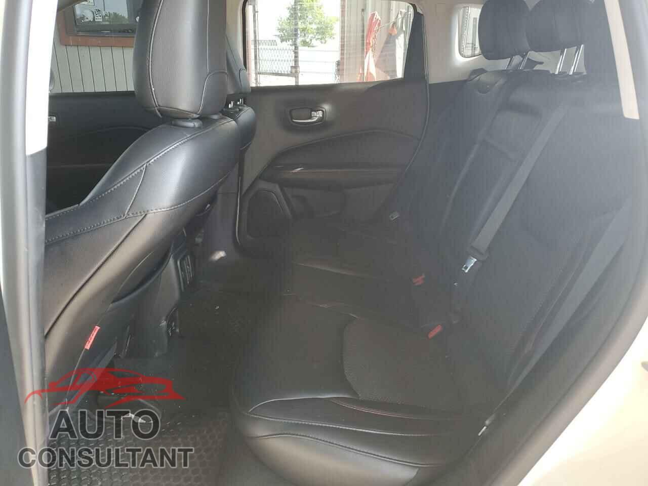 JEEP COMPASS 2018 - 3C4NJDDB3JT129652