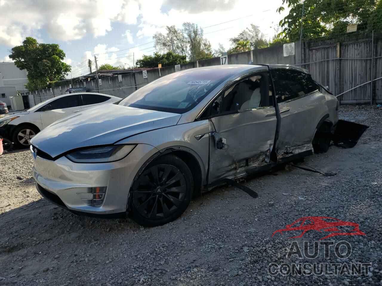 TESLA MODEL X 2018 - 5YJXCAE2XJF120607