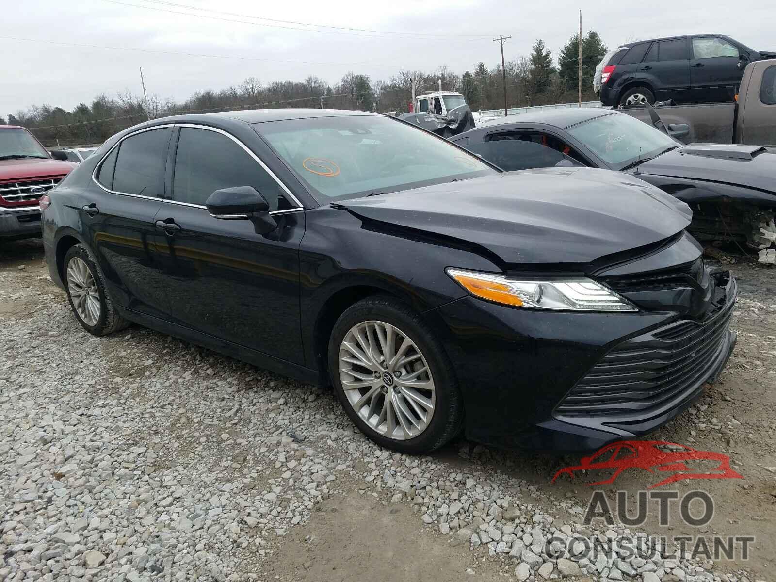 TOYOTA CAMRY 2018 - 4T1B11HK6JU110753
