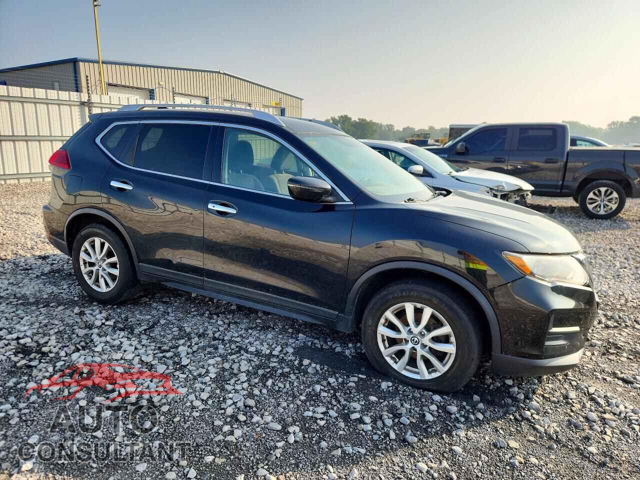 NISSAN ROGUE 2017 - KNMAT2MT4HP590136