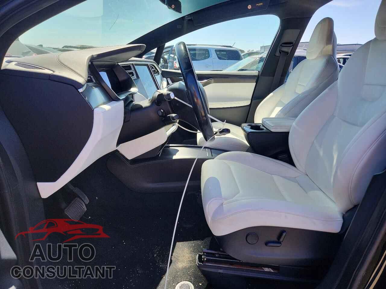 TESLA MODEL X 2017 - 5YJXCAE25HF065882