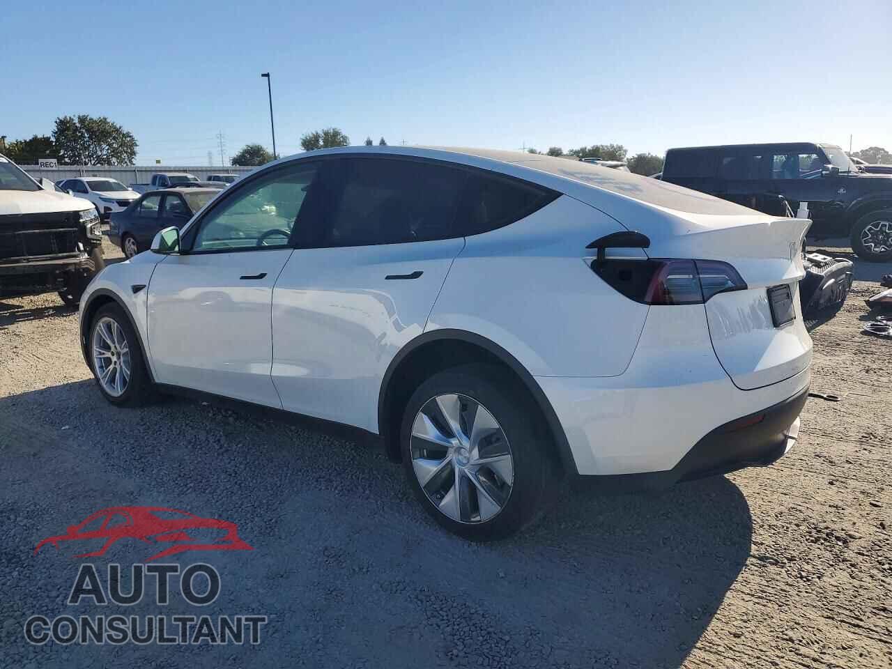 TESLA MODEL Y 2023 - 7SAYGDEE8PF701250