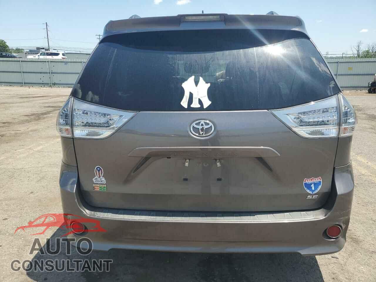 TOYOTA SIENNA 2018 - 5TDXZ3DC9JS962144