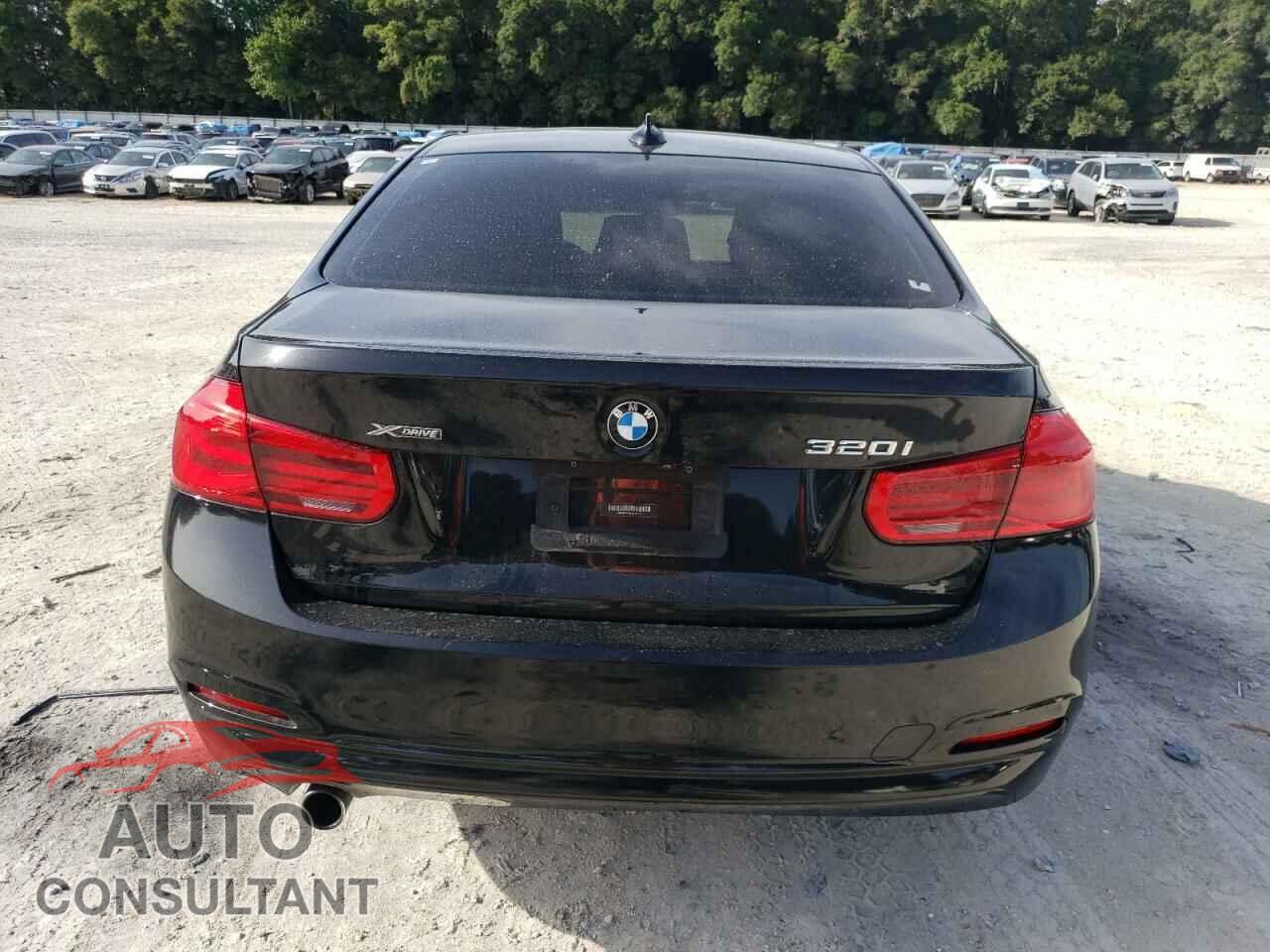 BMW 3 SERIES 2018 - WBA8A3C58JK763718