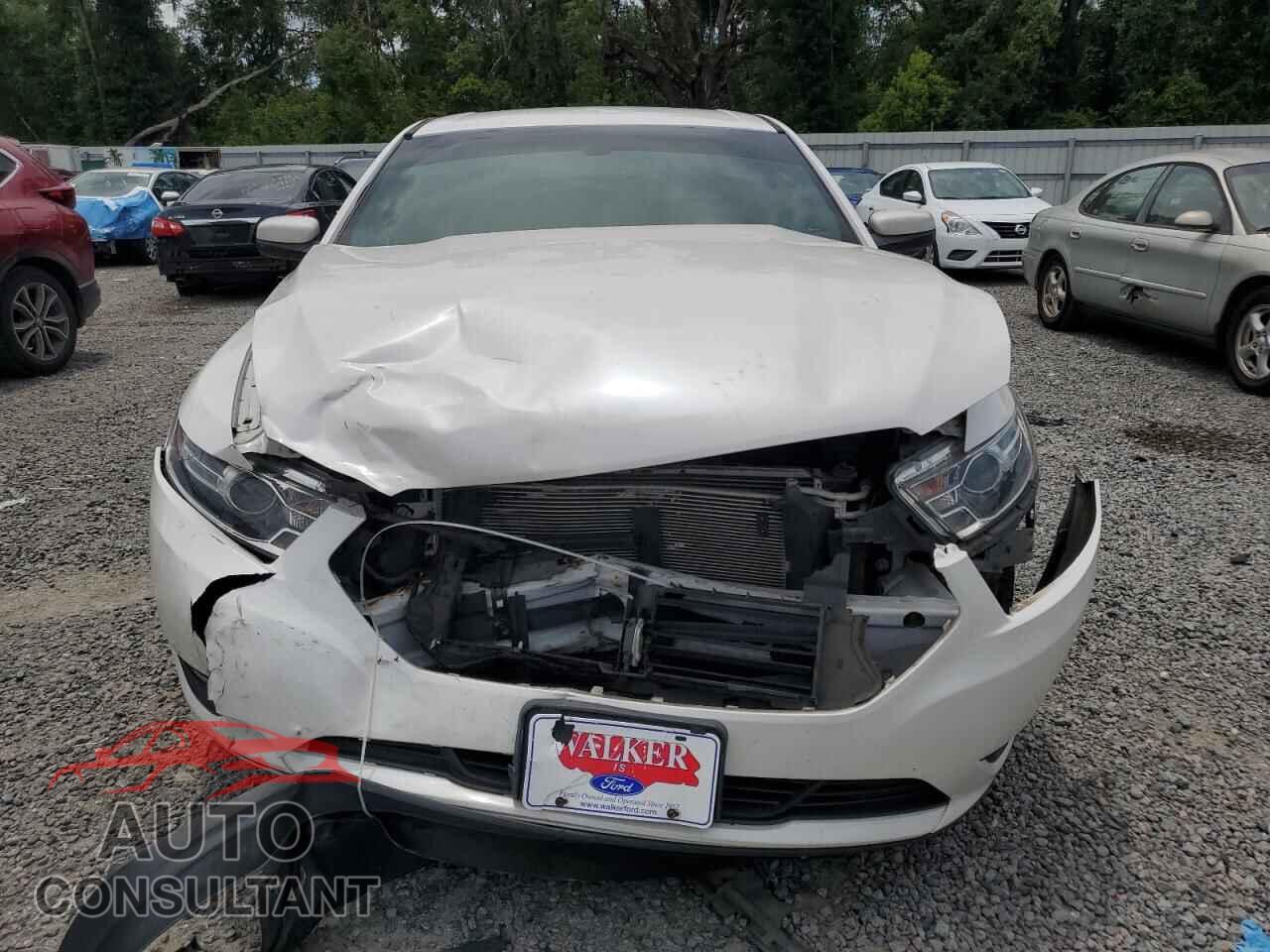 FORD TAURUS 2018 - 1FAHP2E80JG143280
