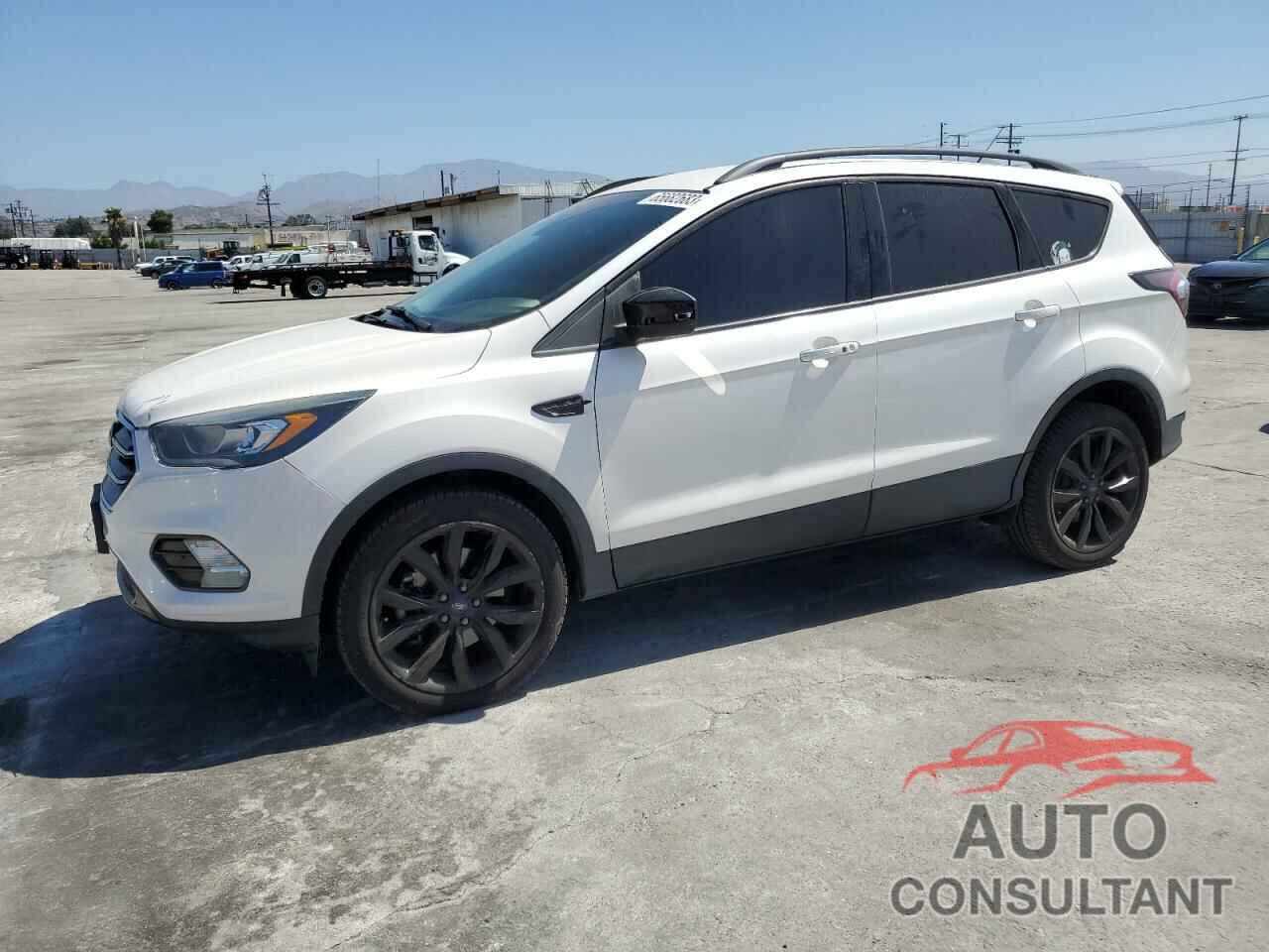 FORD ESCAPE 2017 - 1FMCU0J91HUA82495