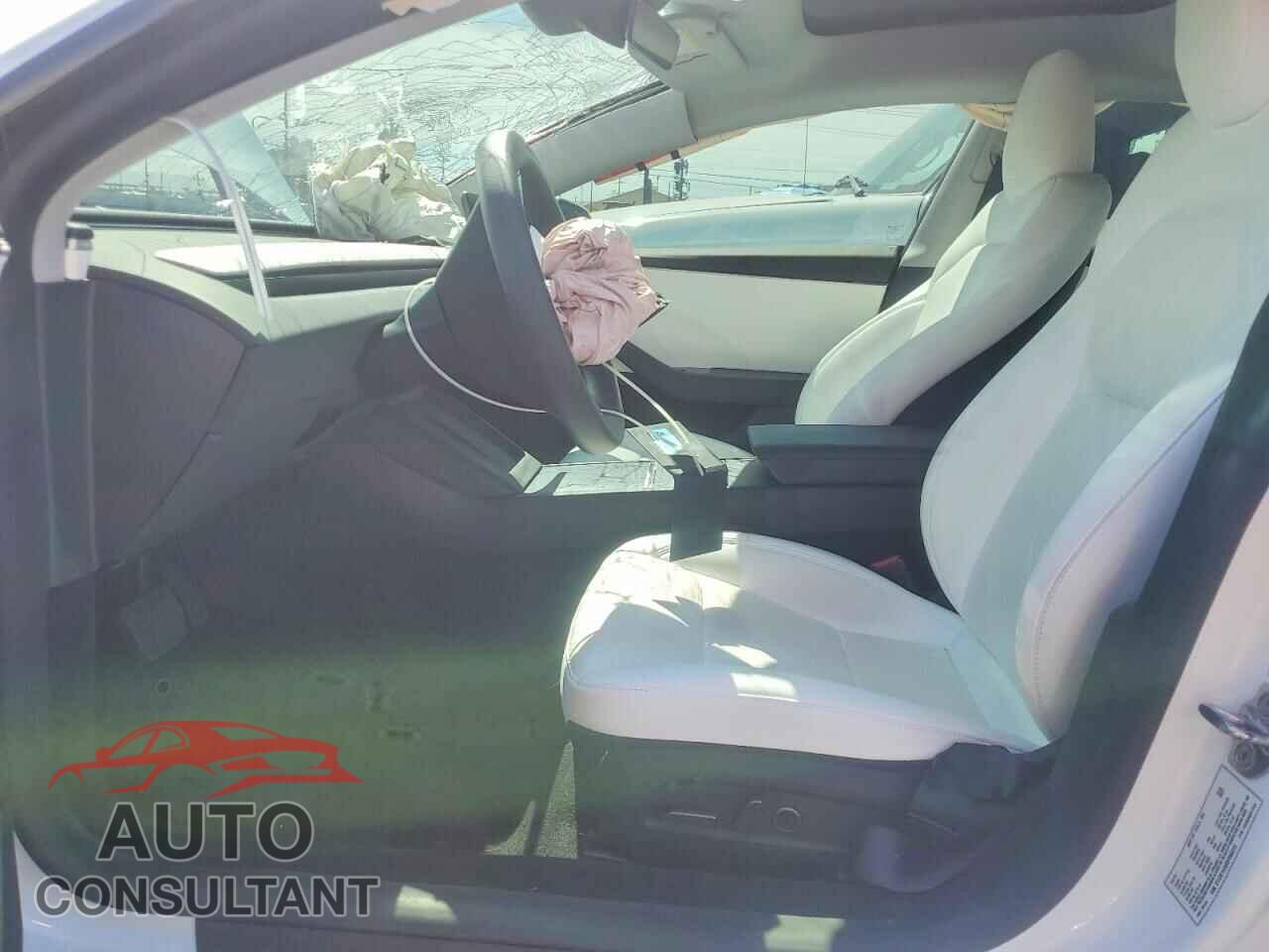 TESLA MODEL 3 2025 - 5YJ3E1EA8SF048310