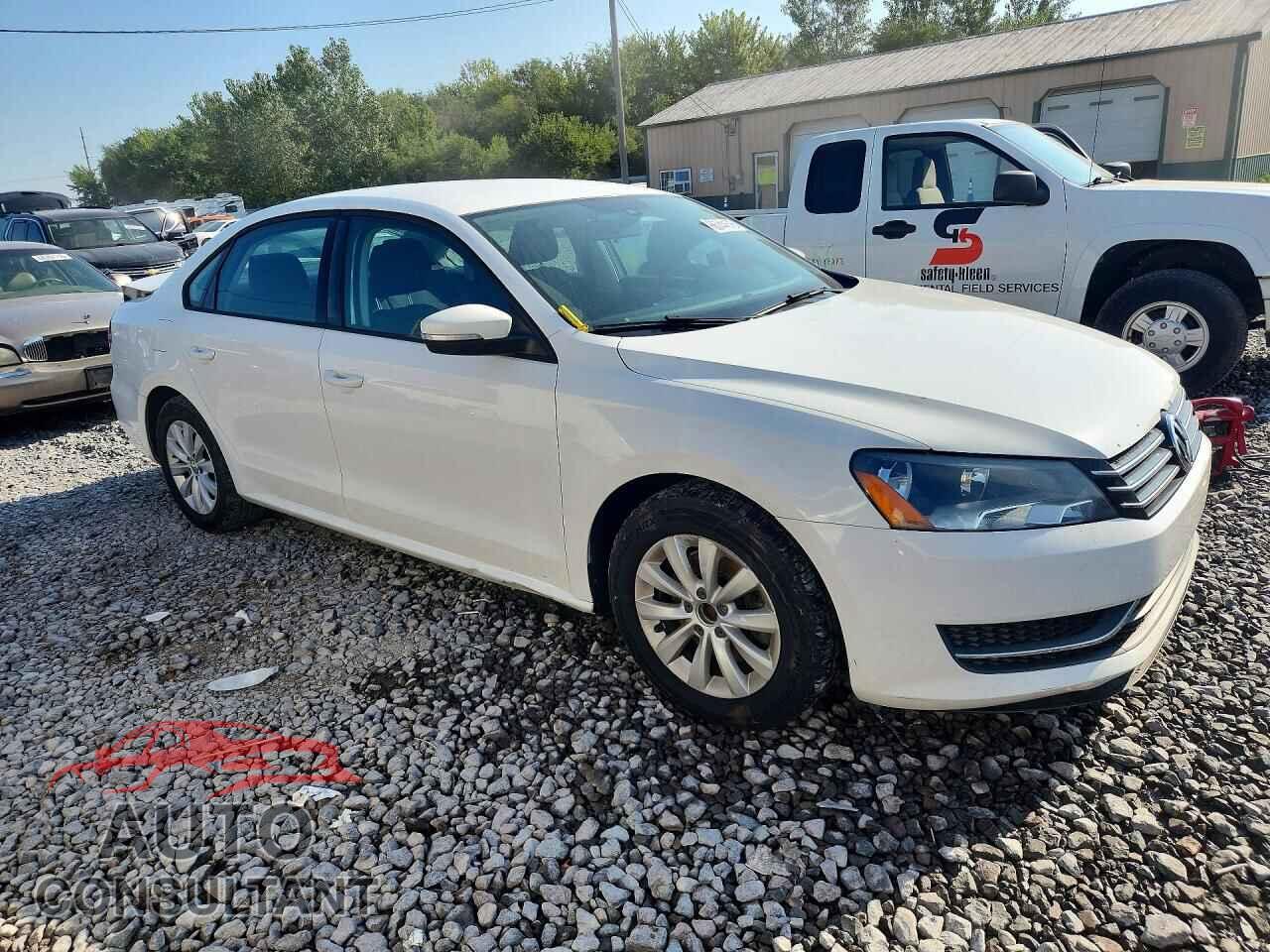 VOLKSWAGEN PASSAT 2013 - 1VWAH7A33DC049595