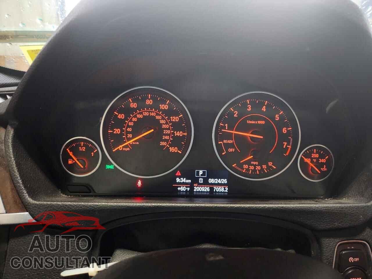 BMW 3 SERIES 2016 - WBA8E3G51GNU04393