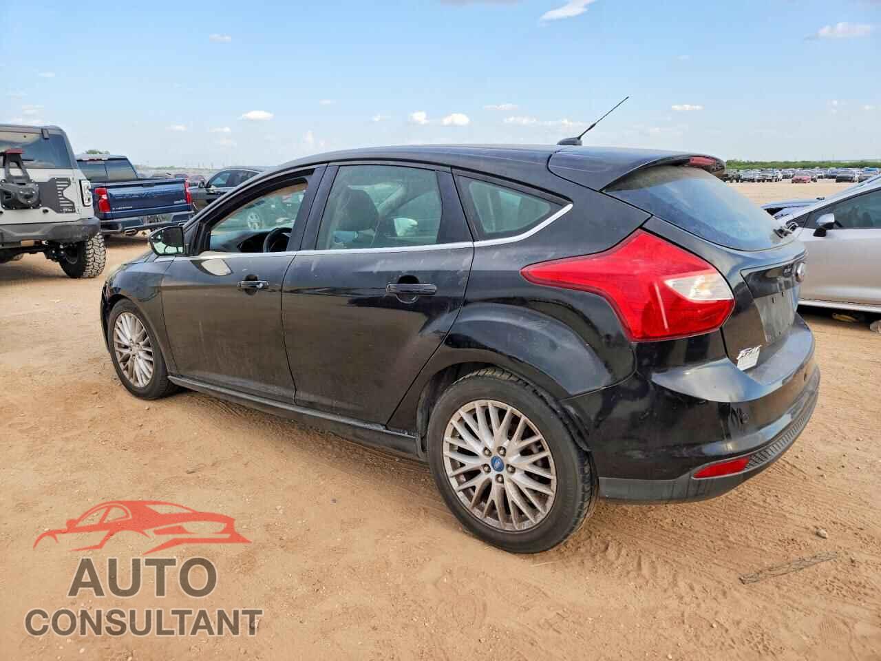 FORD FOCUS 2012 - 1FAHP3M22CL237383