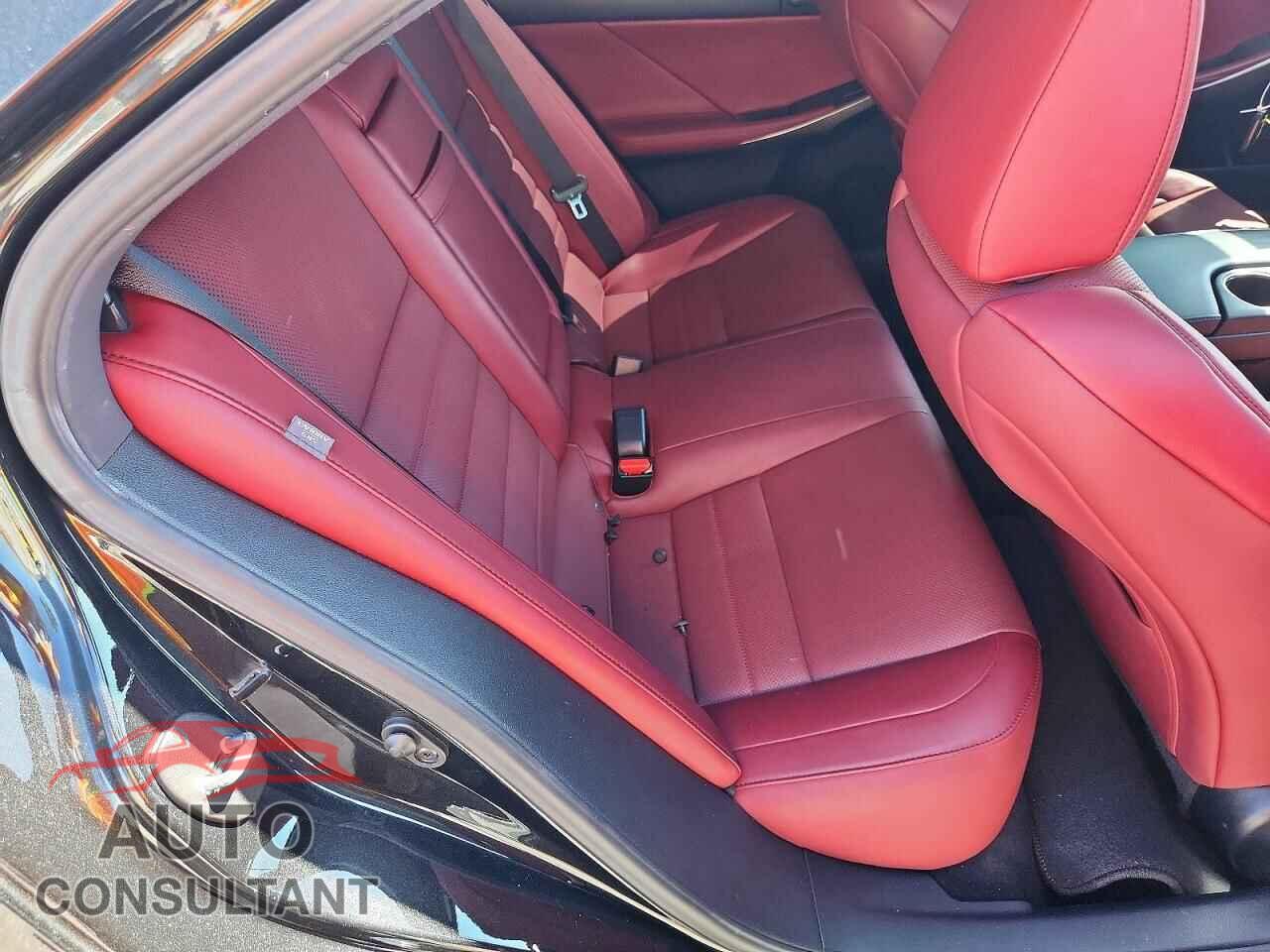 LEXUS IS 2019 - JTHC81D23K5036020