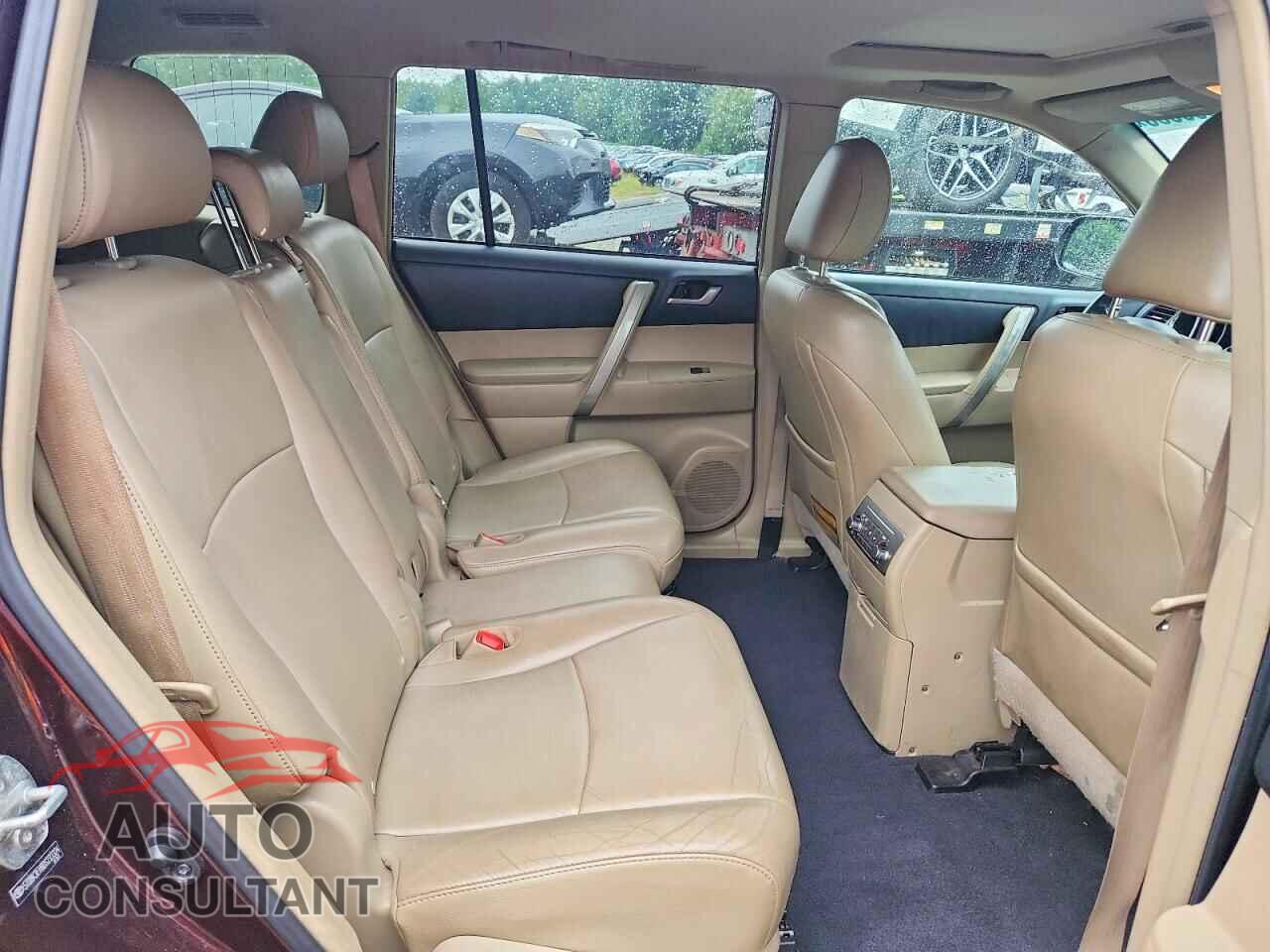 TOYOTA HIGHLANDER 2013 - 5TDBK3EH8DS233324