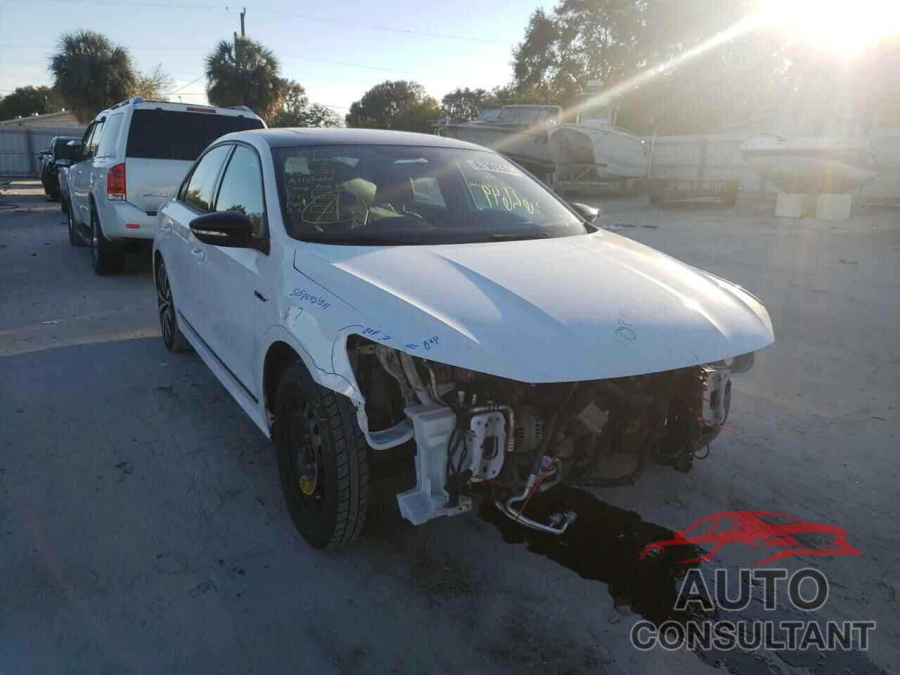 VOLKSWAGEN PASSAT 2018 - 1VWJM7A31JC035363