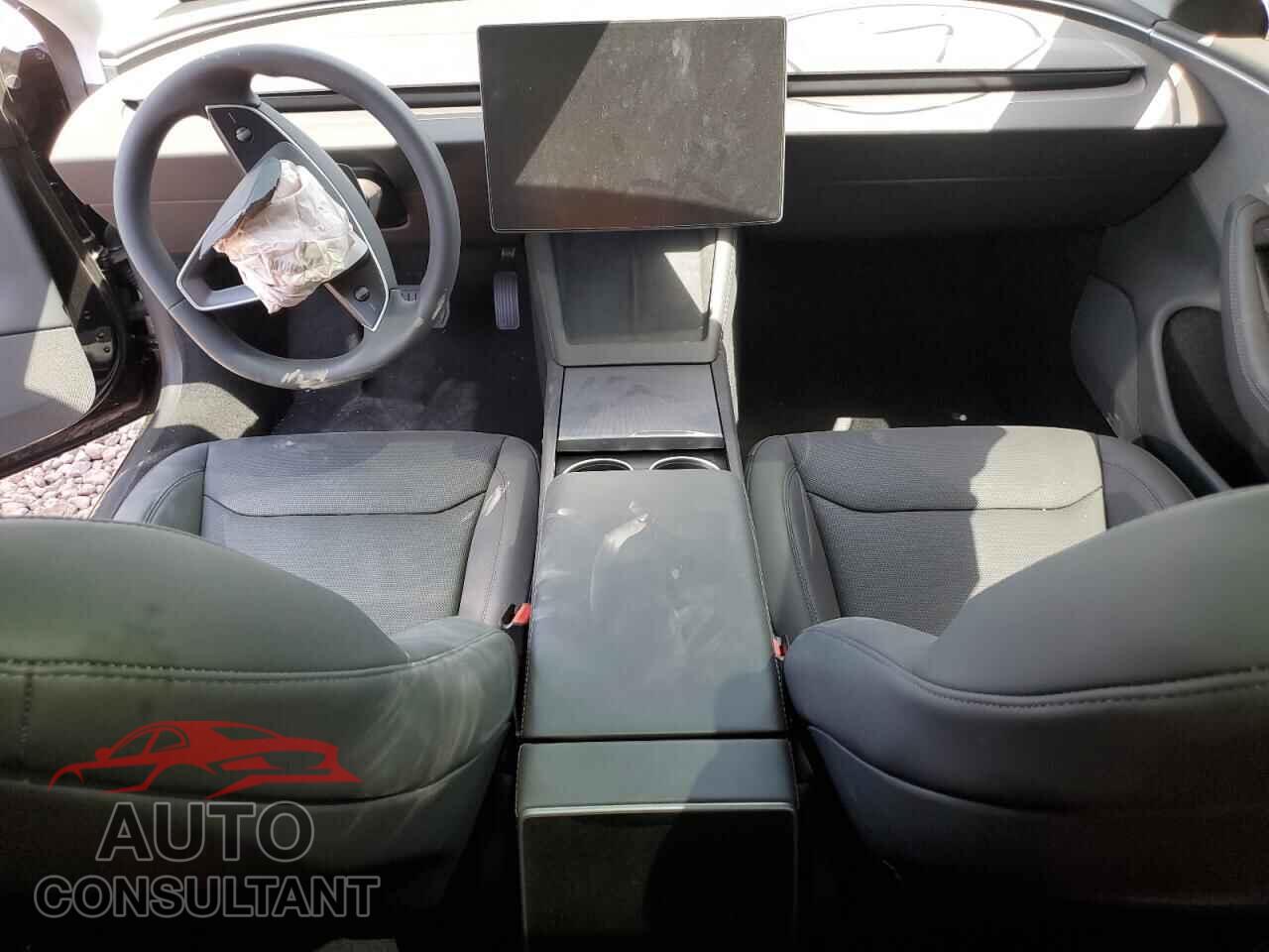 TESLA MODEL 3 2025 - 5YJ3E1EA8SF044371