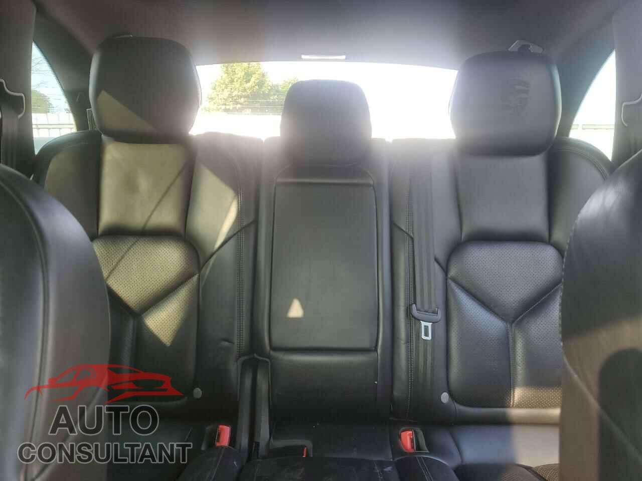 PORSCHE CAYENNE 2017 - WP1AA2A22HKA87394