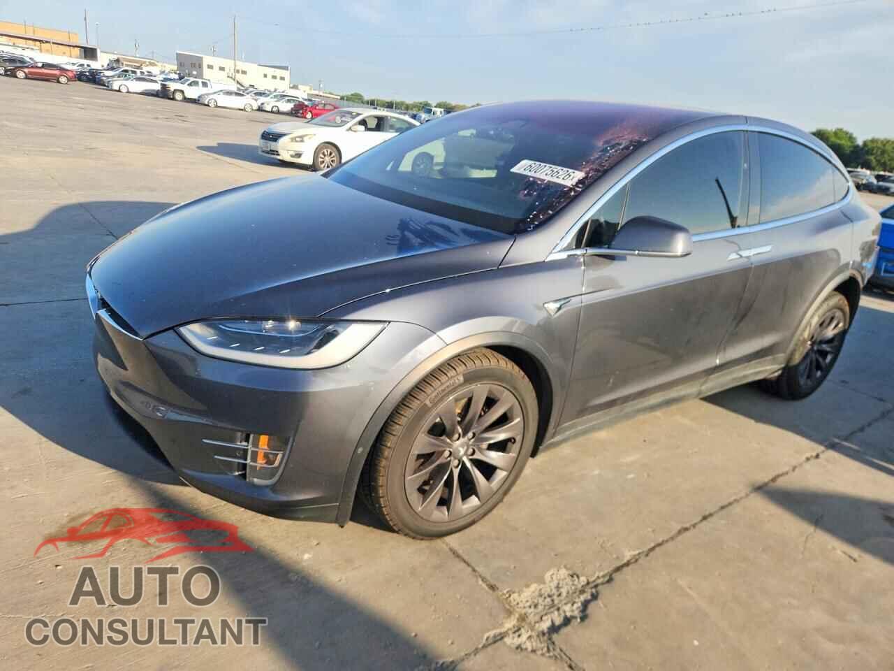 TESLA MODEL X 2018 - 5YJXCAE25JF117775