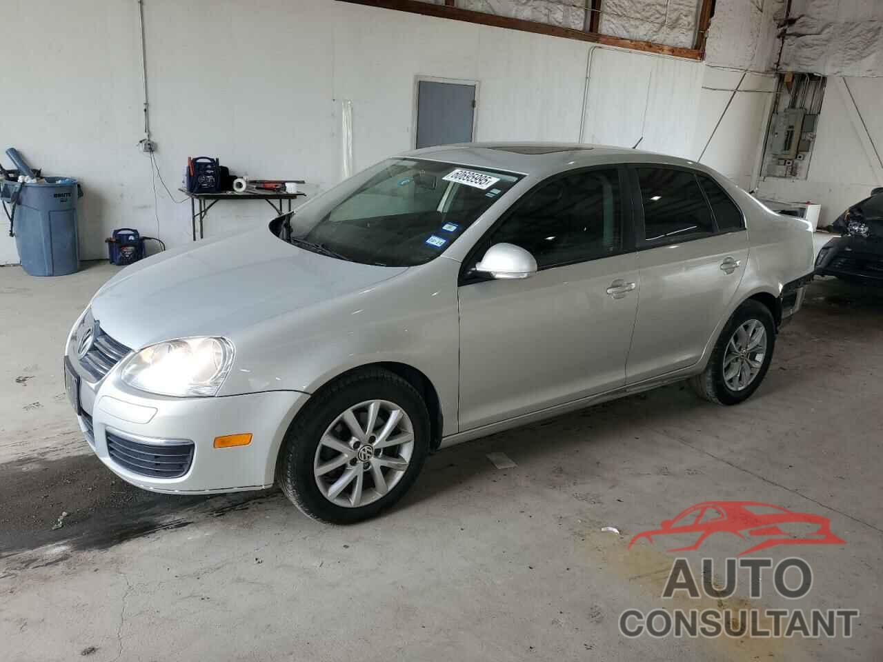 VOLKSWAGEN JETTA 2010 - 3VWRX7AJ4AM100858