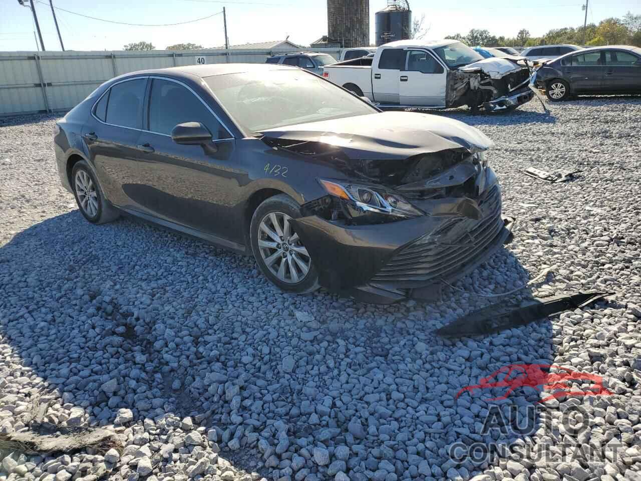 TOYOTA CAMRY 2018 - 4T1B11HK8JU156598