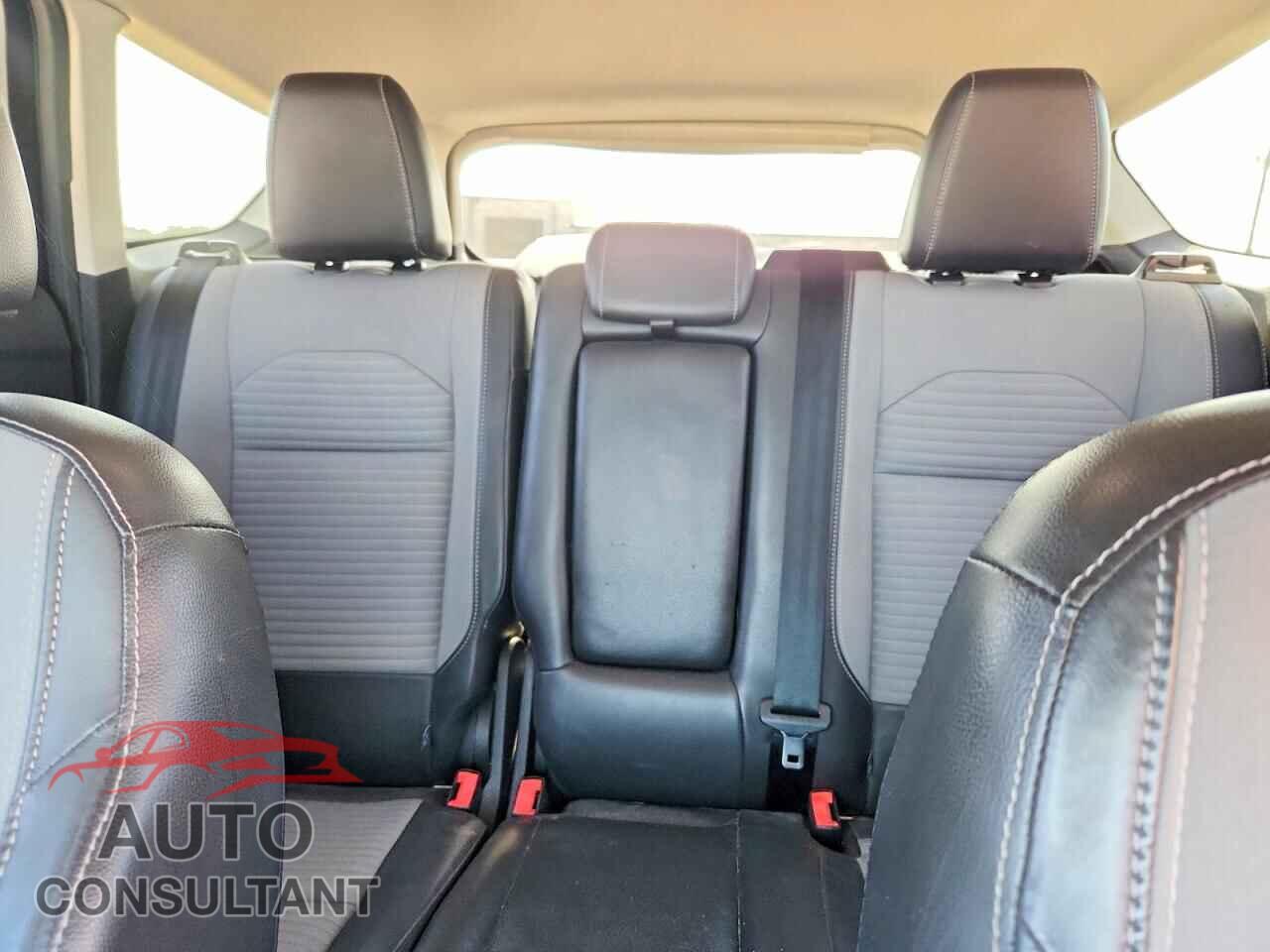 FORD ESCAPE 2017 - 1FMCU0JD4HUB79226