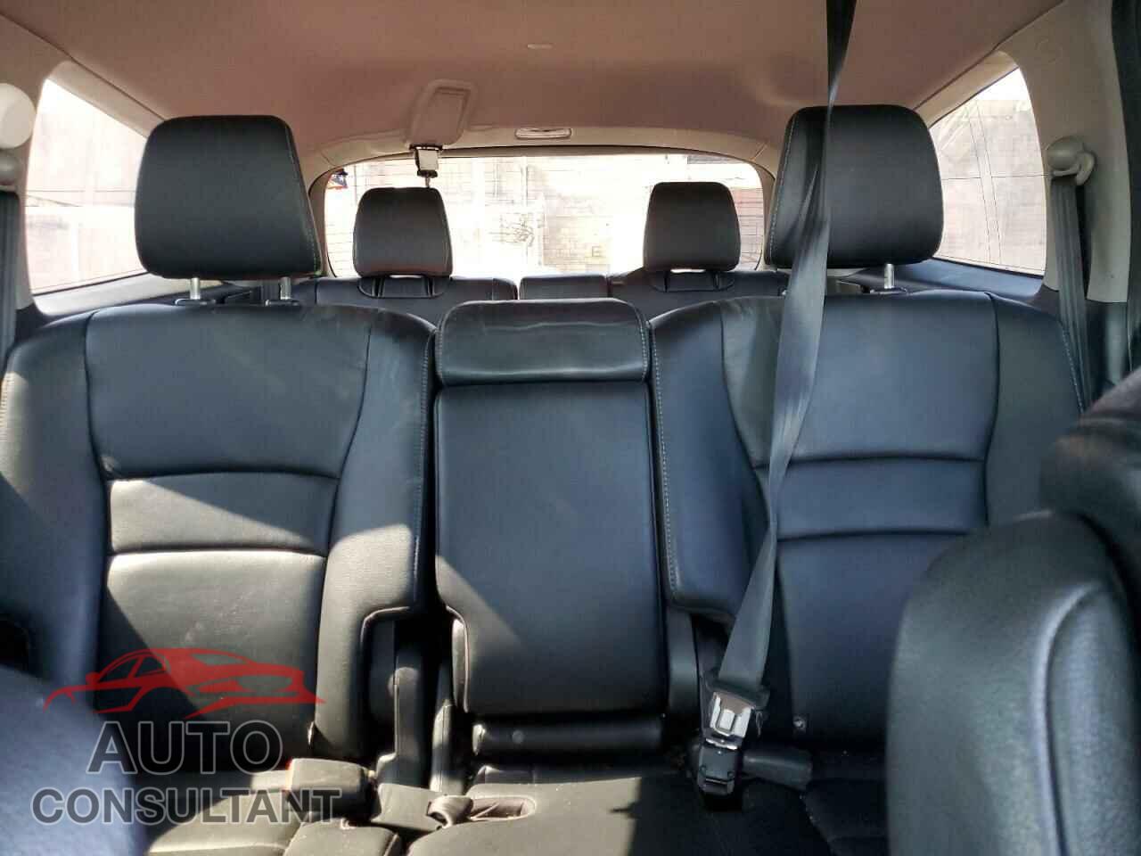 HONDA PILOT 2017 - 5FNYF6H96HB061955