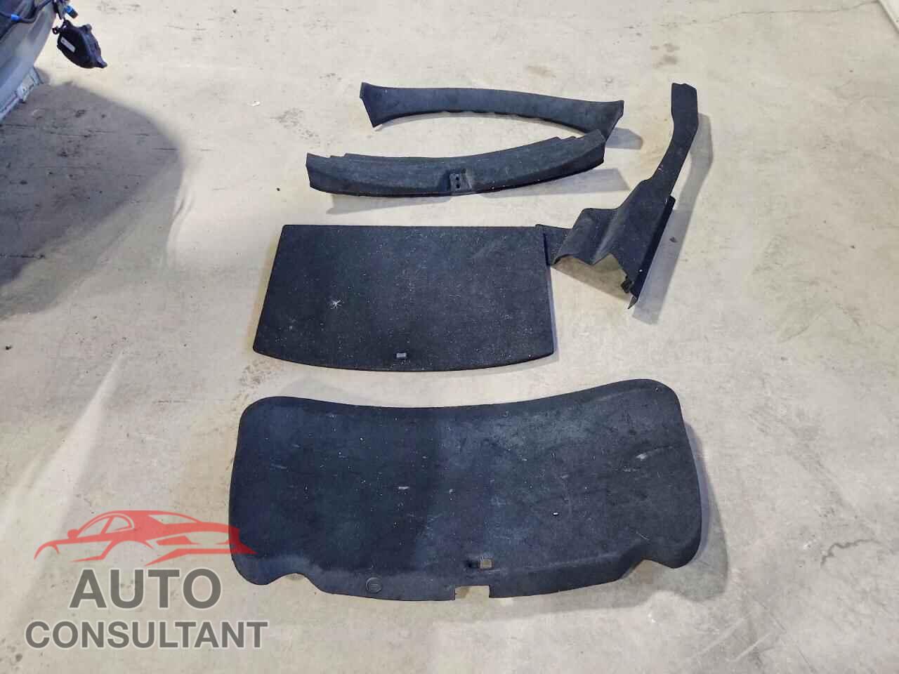 TESLA MODEL 3 2025 - 5YJ3E1EA9SF077556