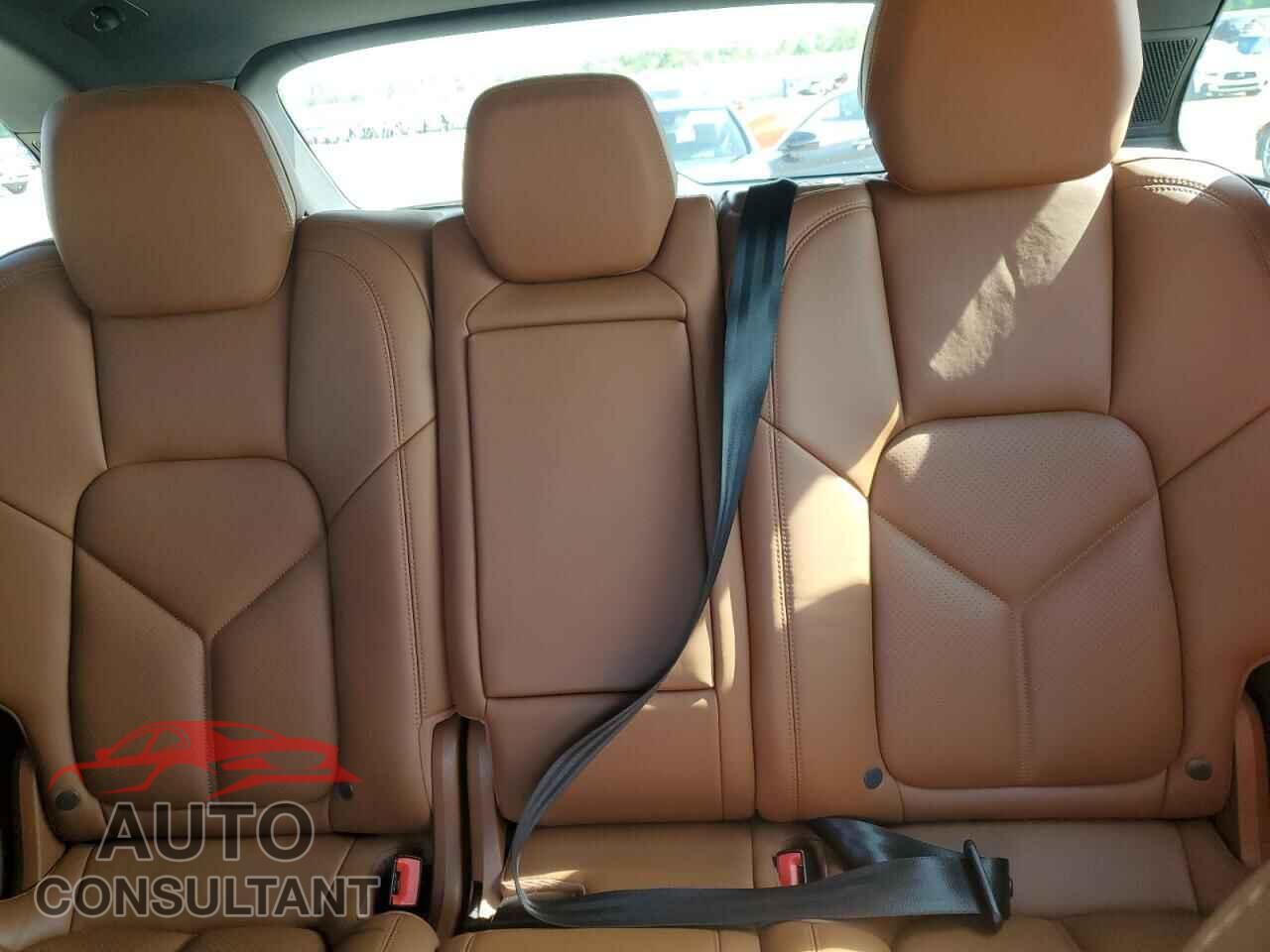 PORSCHE CAYENNE 2017 - WP1AB2A21HLA52272