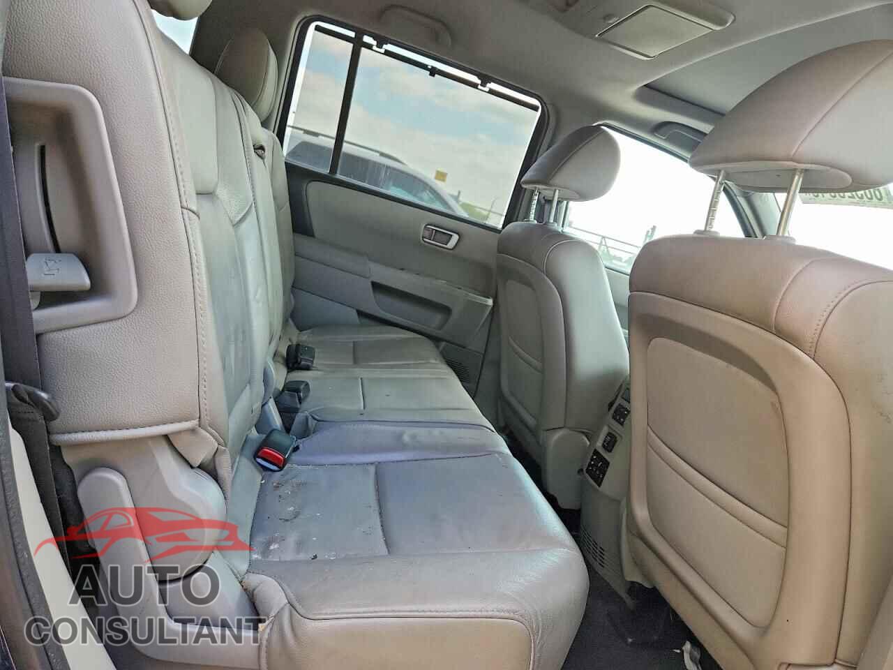 HONDA PILOT 2015 - 5FNYF4H96FB015205