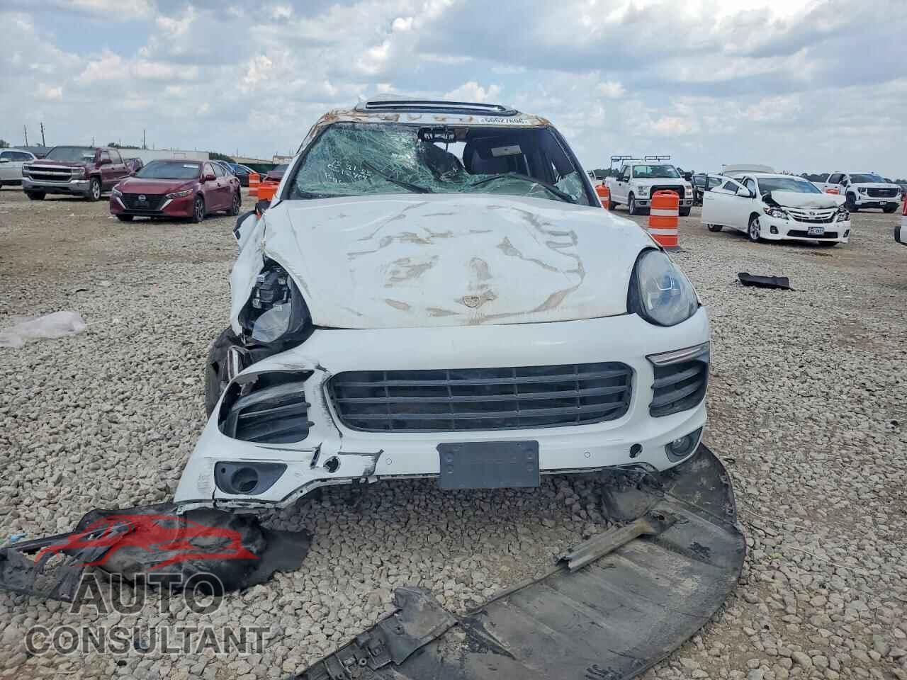 PORSCHE CAYENNE 2016 - WP1AA2A24GLA08784