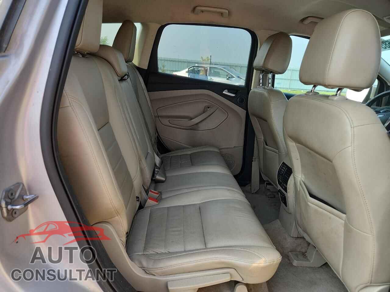 FORD ESCAPE 2015 - 1FMCU9J92FUC63185