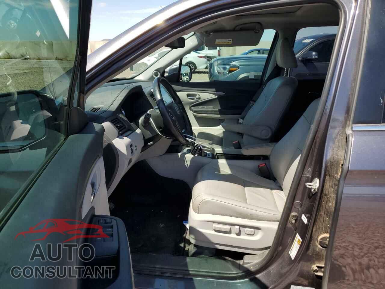 HONDA PILOT 2017 - 5FNYF6H63HB083773