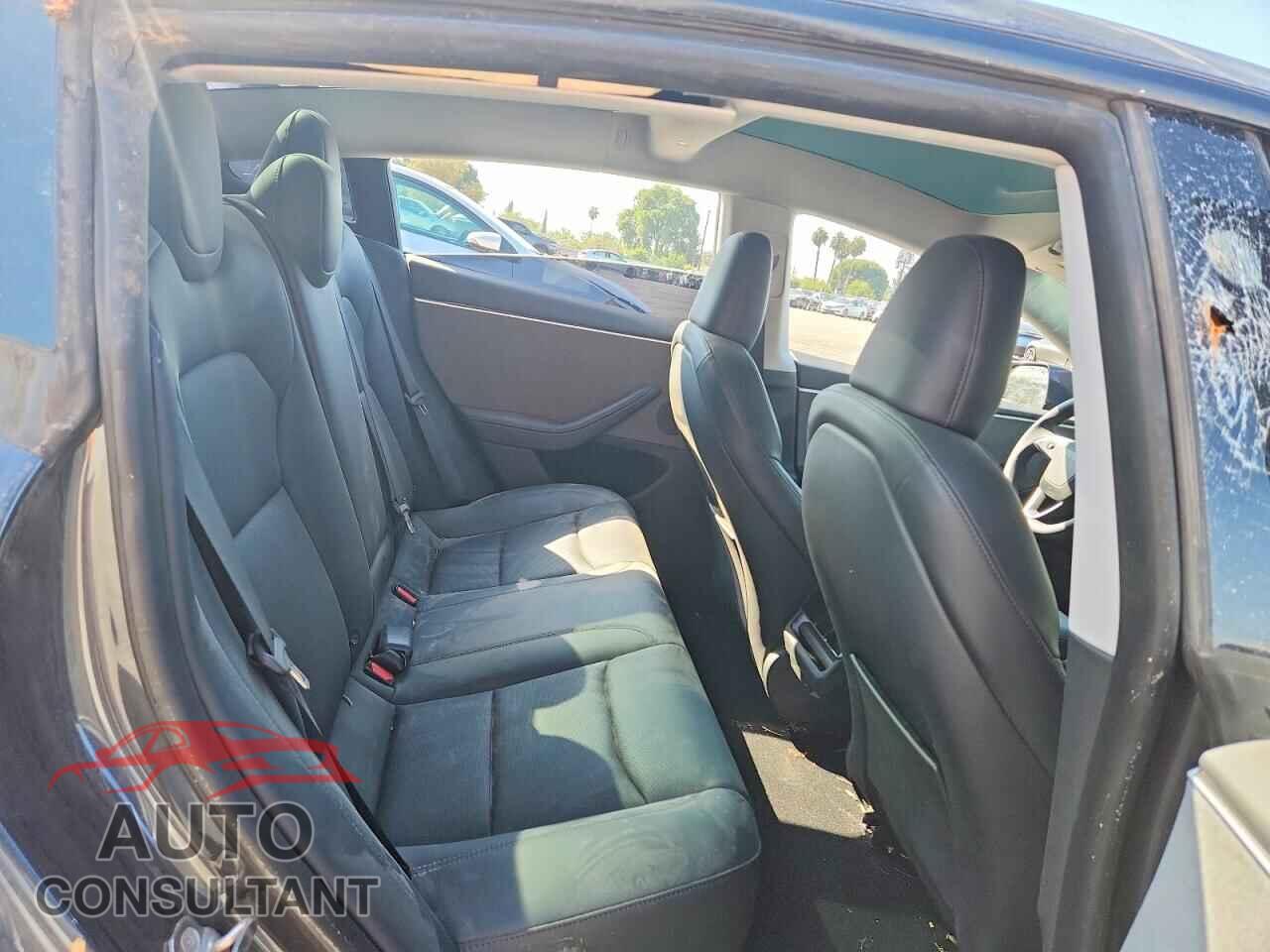 TESLA MODEL 3 2024 - 5YJ3E1EA4RF744348