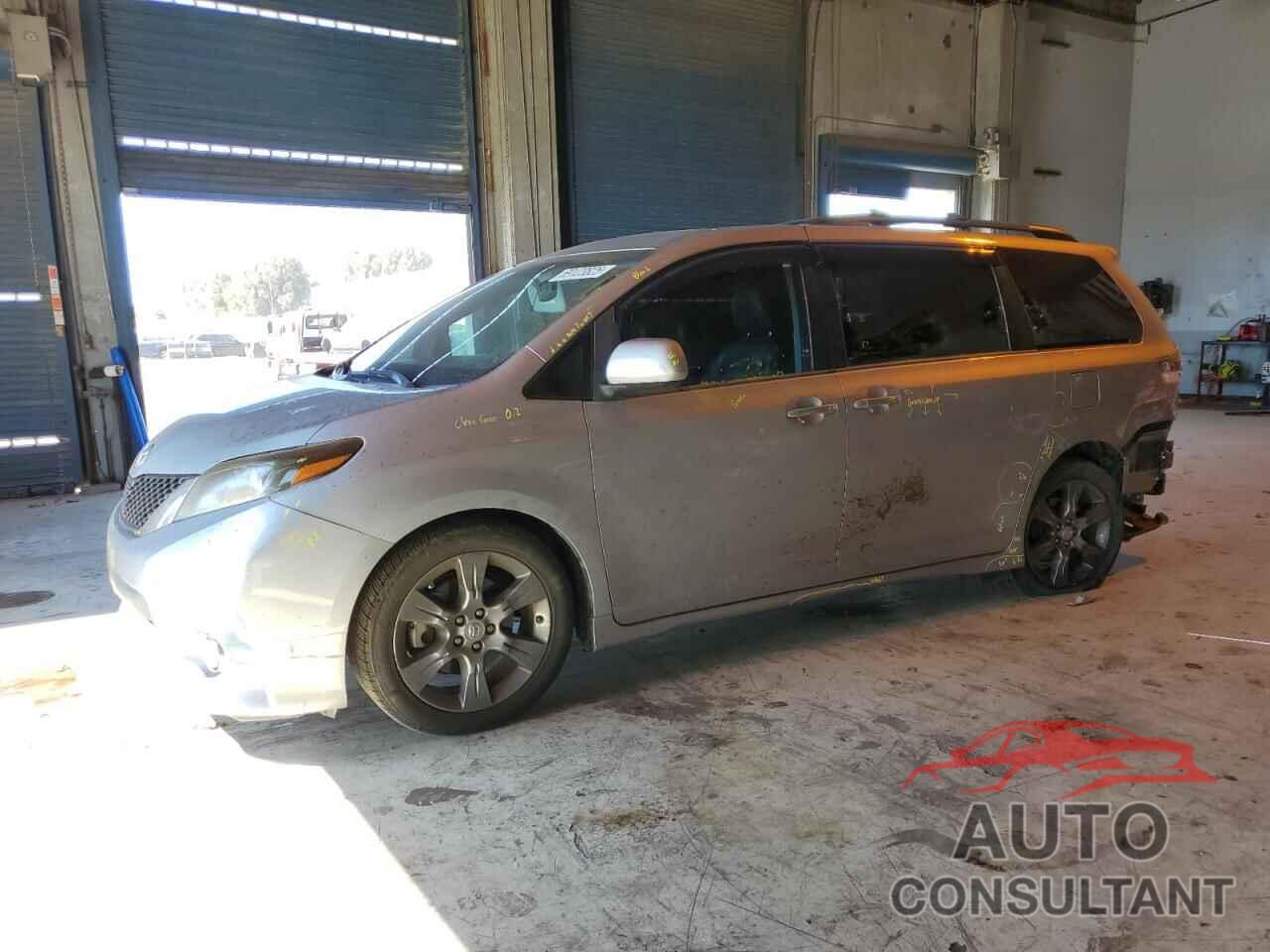 TOYOTA SIENNA 2015 - 5TDXK3DC2FS639954