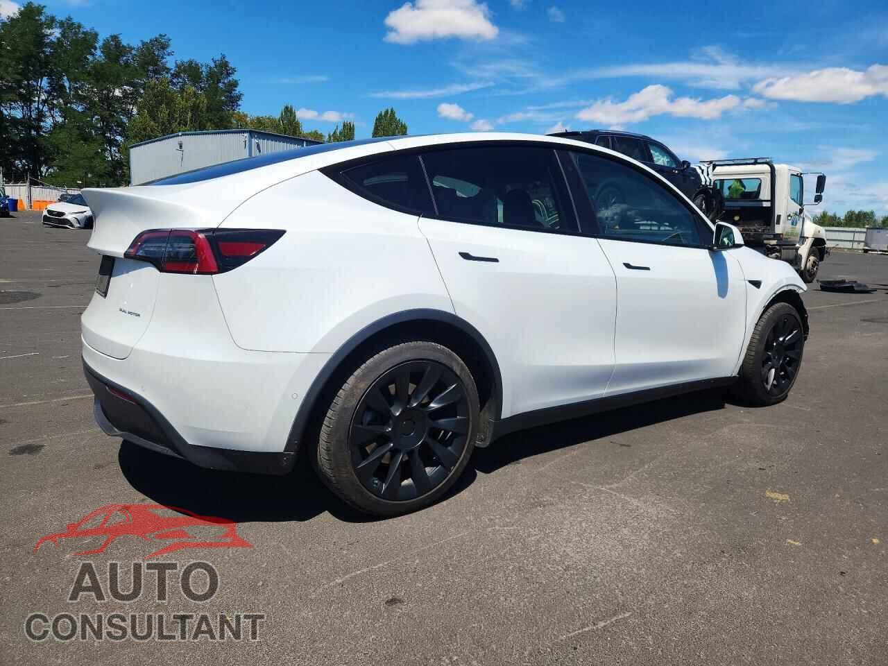 TESLA MODEL Y 2022 - 7SAYGDEE8NF558491