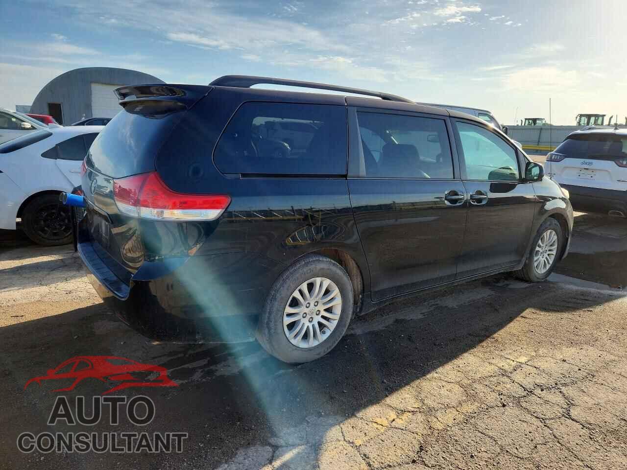 TOYOTA SIENNA 2013 - 5TDYK3DC9DS366030