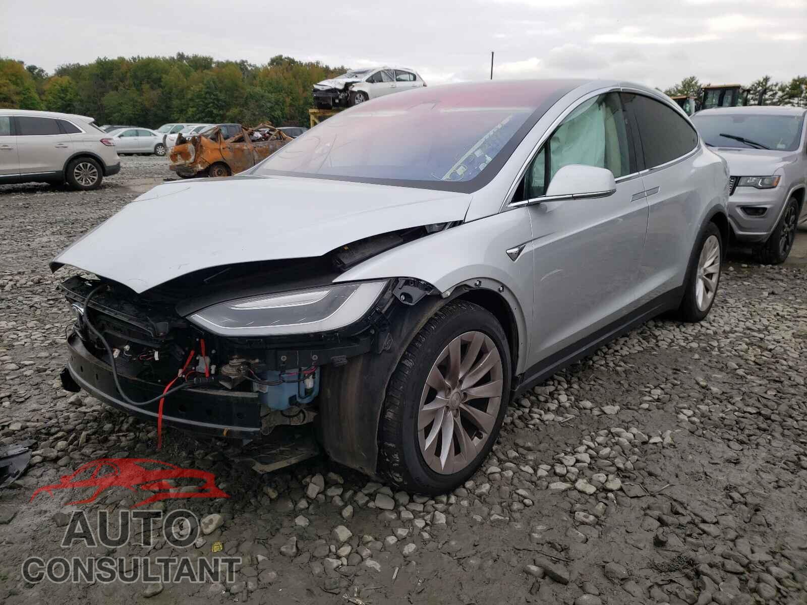 TESLA MODEL X 2017 - 5YJXCBE28HF058088