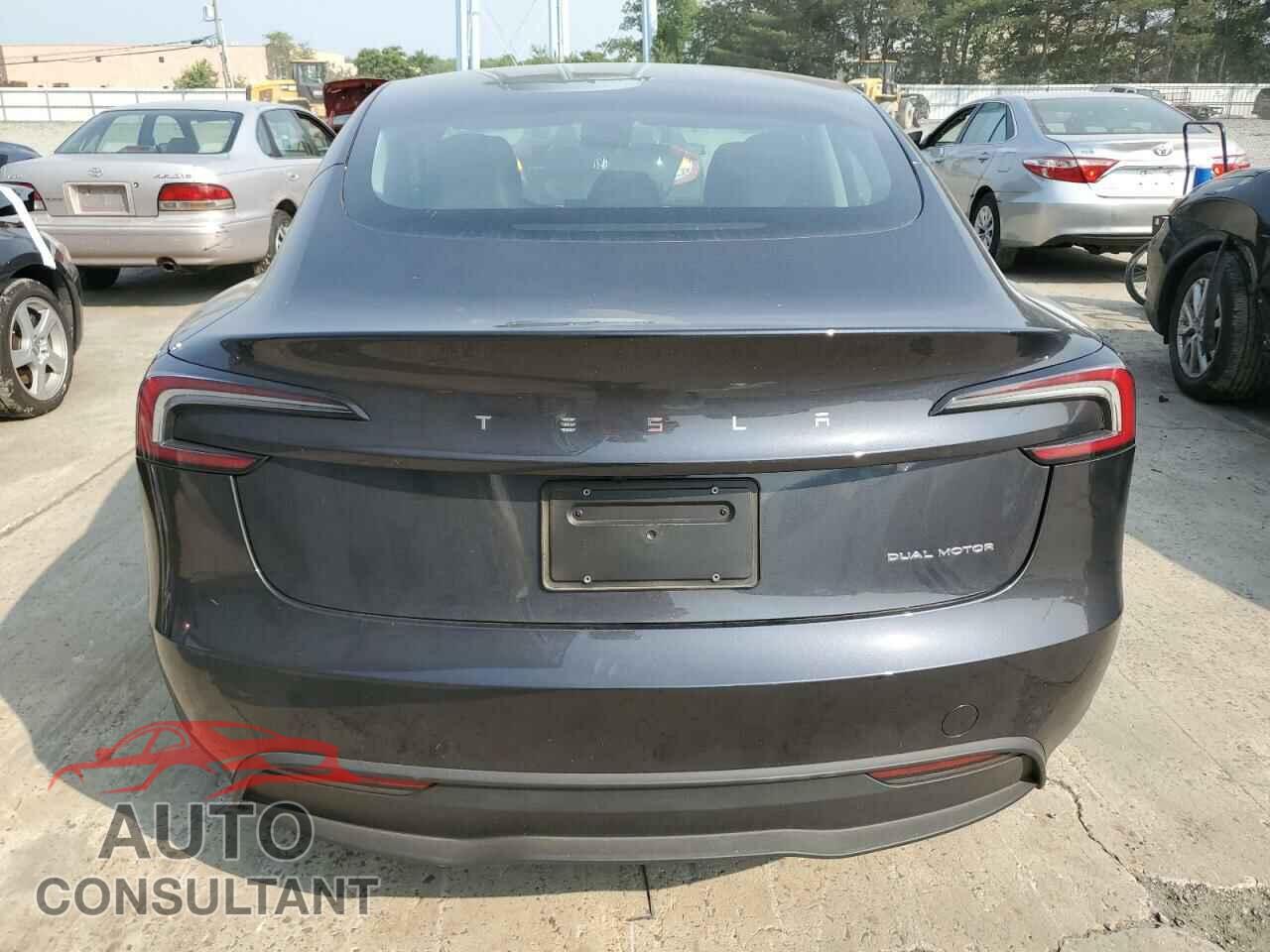 TESLA MODEL 3 2024 - 5YJ3E1EB9RF825791