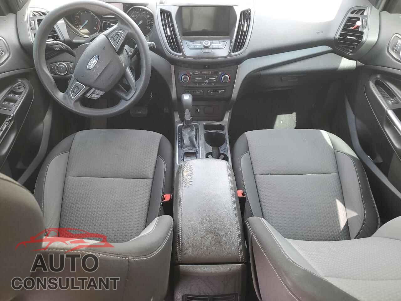 FORD ESCAPE 2017 - 1FMCU0GD8HUC63363